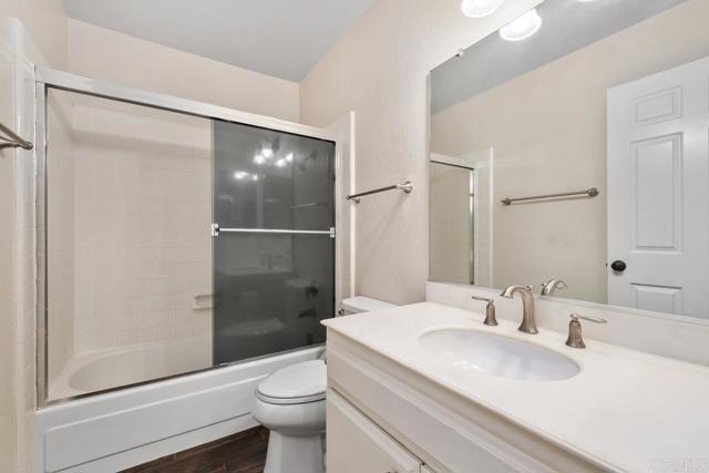 6 Cape Cod, Irvine CA: https://media.crmls.org/mediaz/4384f519-66c3-4092-808b-23e6e1b7af65.jpg