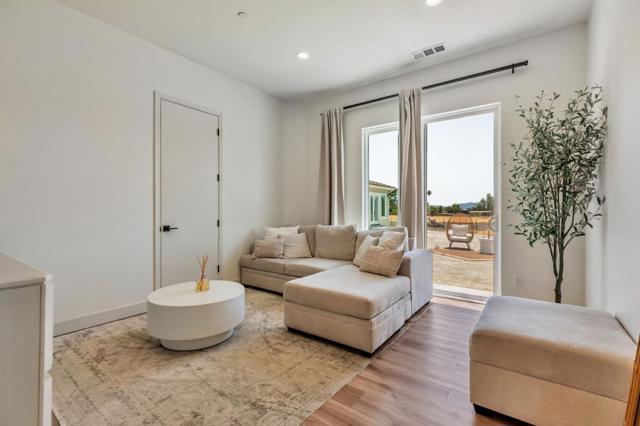 10055 Foothill Avenue, Gilroy CA: https://media.crmls.org/mediaz/43860be8-d906-4928-bca1-e23502d10fc2.jpg