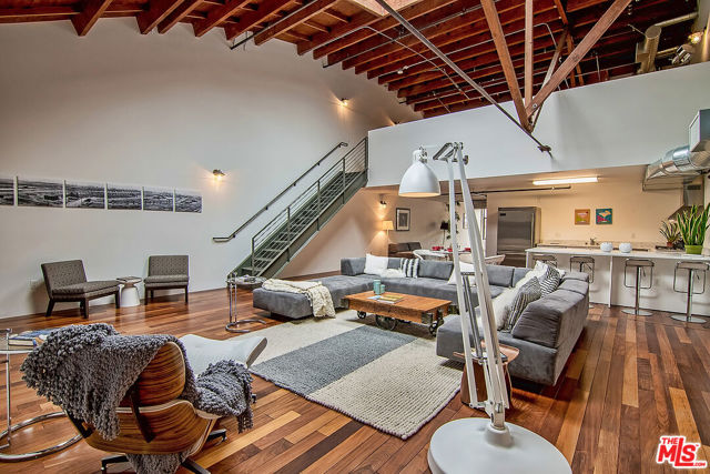 1046 Princeton Drive, Venice CA: https://media.crmls.org/mediaz/43872b3b-cfb3-46e8-82aa-d72f70ce7328.jpg