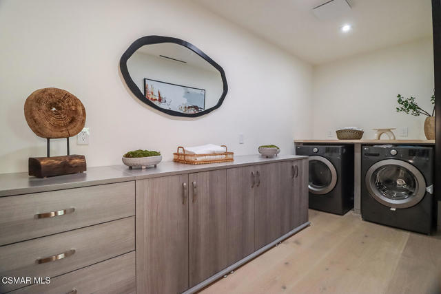 514 W Washington Boulevard, Pasadena CA: https://media.crmls.org/mediaz/4389c078-89b7-4c1d-a95c-ce4100a1e593.jpg
