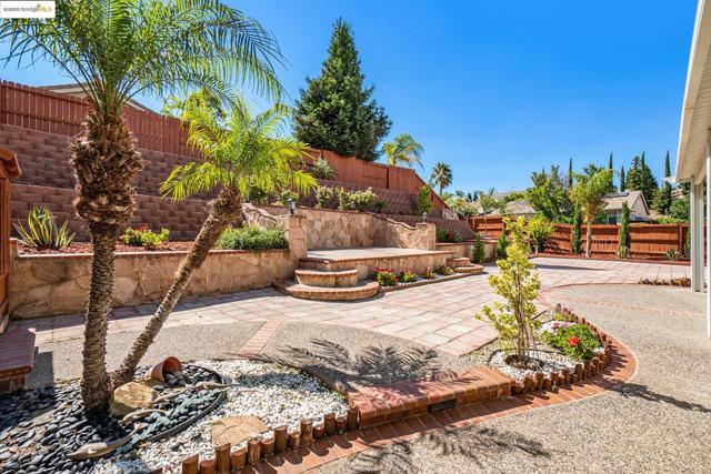 5235 Ramsdell Ct, Antioch CA: https://media.crmls.org/mediaz/4389e769-043a-4958-8c3d-46adf06a89d9.jpg