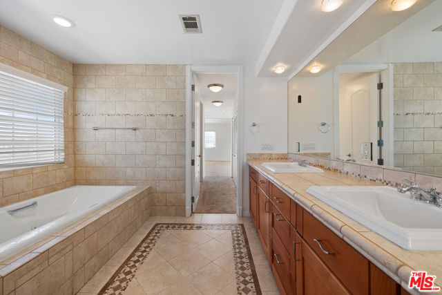 7412 Denrock Avenue, Los Angeles CA: https://media.crmls.org/mediaz/438a33b7-495f-4f15-8854-1e65b5d20086.jpg
