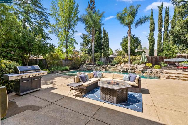 410 Hampton Court, San Ramon CA: https://media.crmls.org/mediaz/438b58b7-cff8-47e8-83a2-690500d00371.jpg