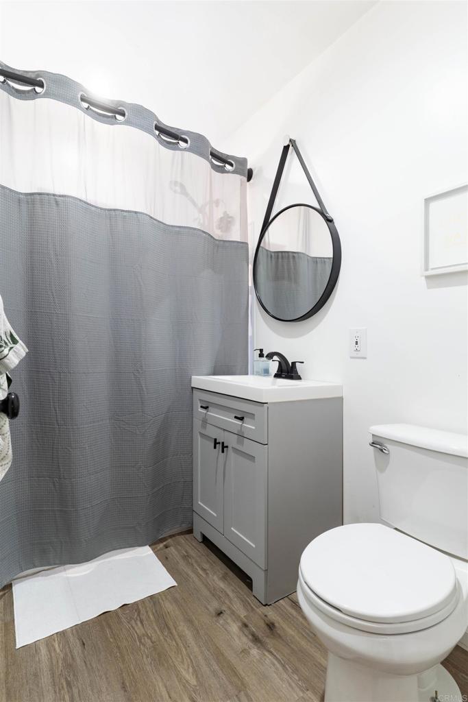 https://media.crmls.org/mediaz/438be63f-6adc-466c-8b6d-e52ac091118c.jpg?preset=X-Large