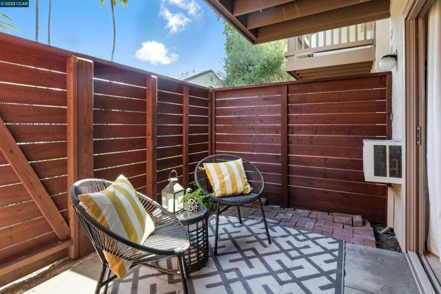 2730 Oak Rd, Walnut Creek CA: https://media.crmls.org/mediaz/438c7f0f-6b9e-4655-af9c-a4de0ef1445b.jpg