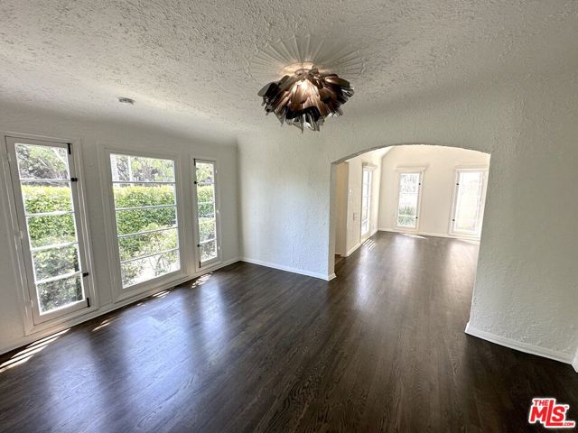 9019 Rosewood Avenue, West Hollywood CA: https://media.crmls.org/mediaz/438c8f64-2ee1-4818-af65-70e50b92cf54.jpg