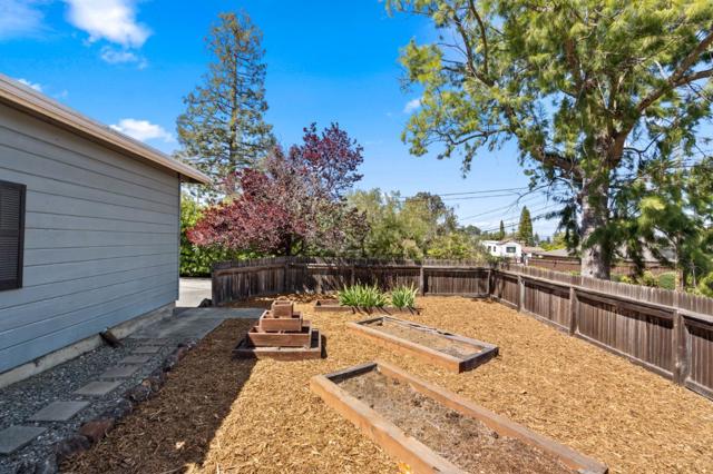206 Frances Lane, Redwood City CA: https://media.crmls.org/mediaz/438d4091-0a6f-4723-8aea-062d36541b77.jpg