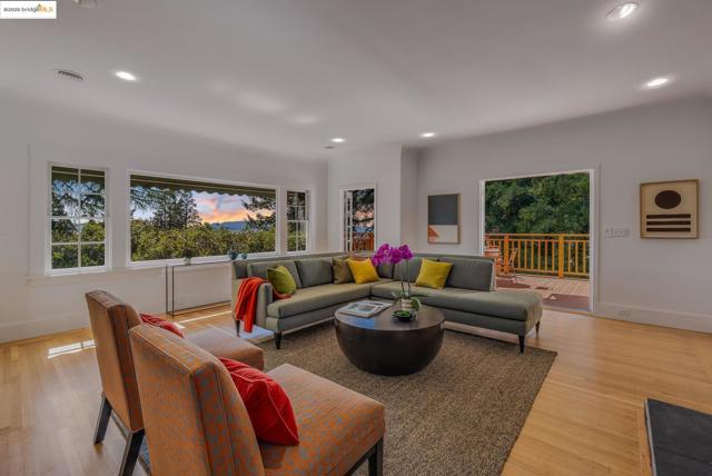2671 Shasta Rd, Berkeley CA: https://media.crmls.org/mediaz/438d4c2f-40fd-4610-8842-e725e75634a8.jpg