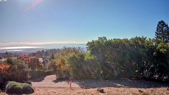 0 Villanova Dr, Oakland CA: https://media.crmls.org/mediaz/438d513f-12dc-4646-80aa-eca95953ad87.jpg