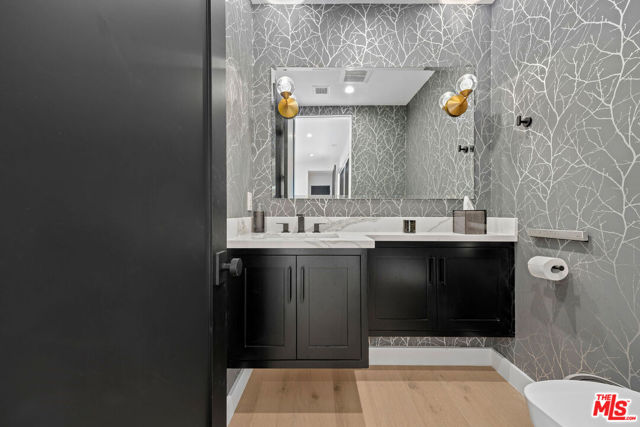 3140 Coldwater Canyon, Studio City CA: https://media.crmls.org/mediaz/438e385d-07d7-4c82-bbab-b2b16ede1090.jpg