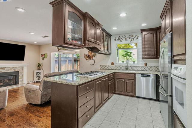 903 Lanewood Dr, San Jose CA: https://media.crmls.org/mediaz/438e50b0-b347-4cb7-906e-c01671b1c498.jpg