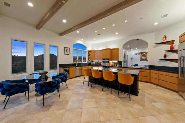 30330 Via Maria Elena, Bonsall CA: https://media.crmls.org/mediaz/438e70b9-27b6-4a91-8578-a525fb696a78.jpg