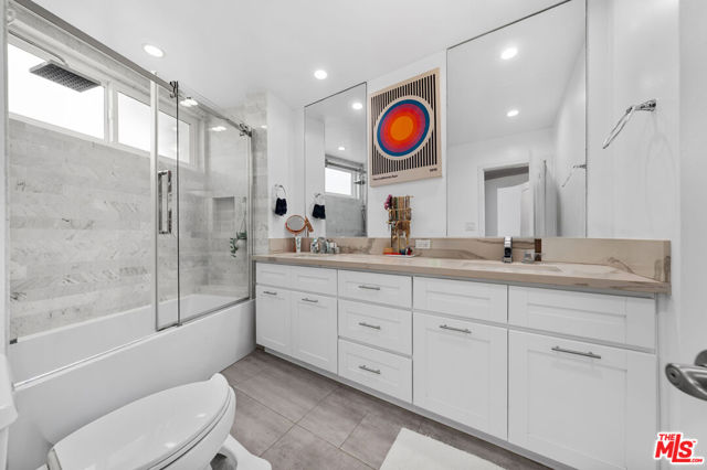 11970 Montana Avenue, Los Angeles CA: https://media.crmls.org/mediaz/438e9049-05d6-4751-9bcc-894ce6e39849.jpg