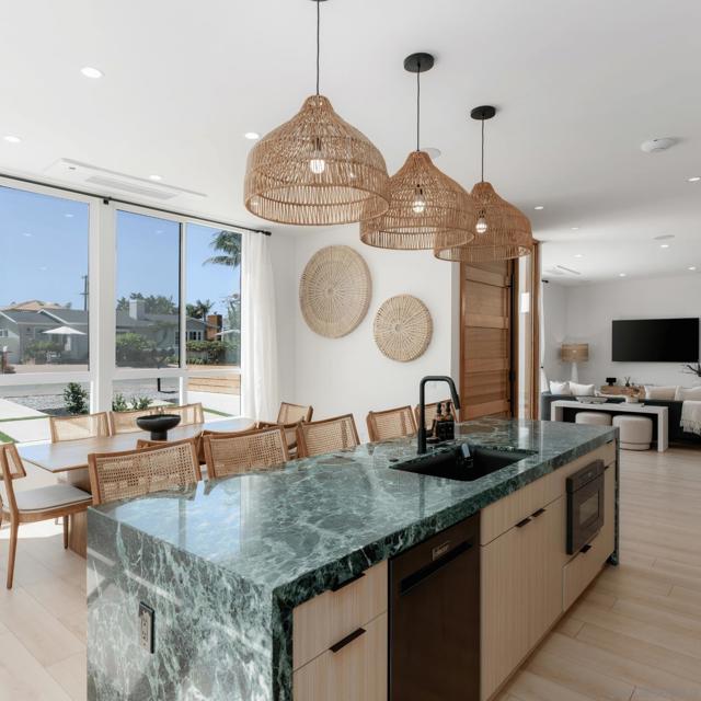 5140 Los Robles Drive, Carlsbad CA: https://media.crmls.org/mediaz/438ed354-c33b-46b8-af4d-e78cdfb63694.jpg