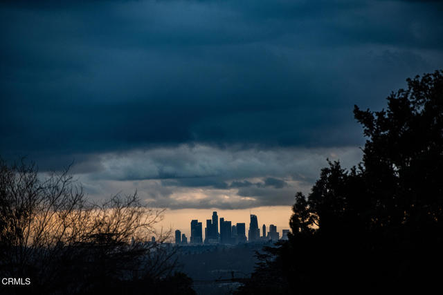 1695 E Loma Alta Drive, Altadena CA: https://media.crmls.org/mediaz/438efa08-2290-431b-829d-76eb5a4a64a7.jpg