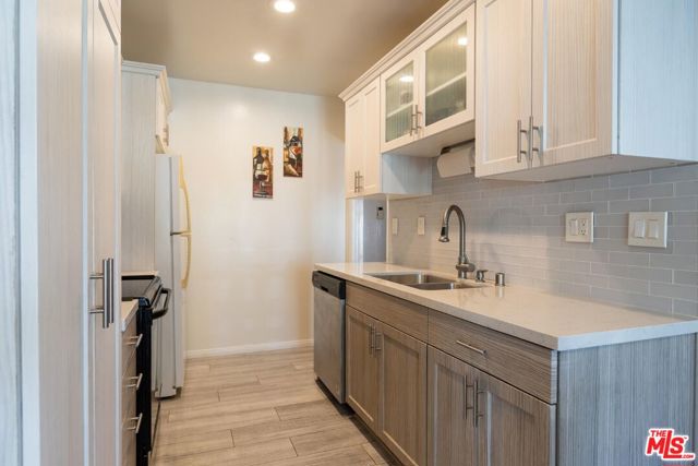 5845 Doverwood Drive, 210 photo 4