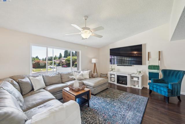 2740 Mohawk Cir, San Ramon CA: https://media.crmls.org/mediaz/438ff37c-ebae-4241-baf0-143fca3ea0ef.jpg