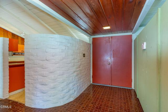1330 Fern Oaks Drive, Santa Paula CA: https://media.crmls.org/mediaz/43902109-c3dd-4cec-922a-e9eedd858a92.jpg