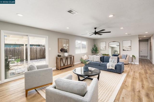 Image 8 of 41 For 3916 Saint Michael Ct