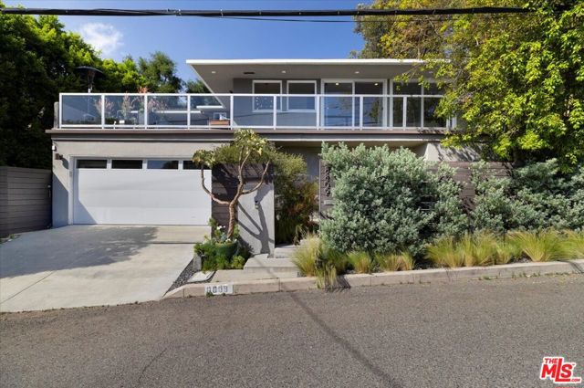 8809 Appian Way, Los Angeles CA: https://media.crmls.org/mediaz/4390cbca-e10c-4ca3-a644-7d72b903543d.jpg