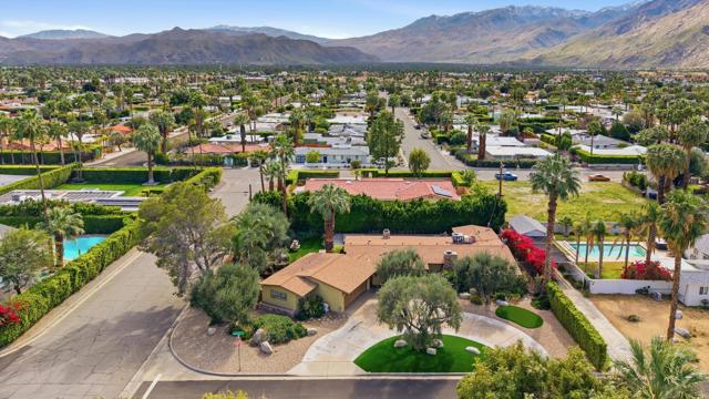 1387 E Verbena Drive, Palm Springs CA: https://media.crmls.org/mediaz/4390d6e7-ff7c-4b32-b3ef-3be49c363474.jpg