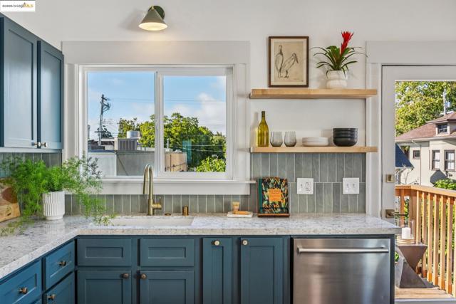 478 43rd St, Oakland CA: https://media.crmls.org/mediaz/439115cd-b7f1-4a10-bbab-d4cc1f2555ef.jpg