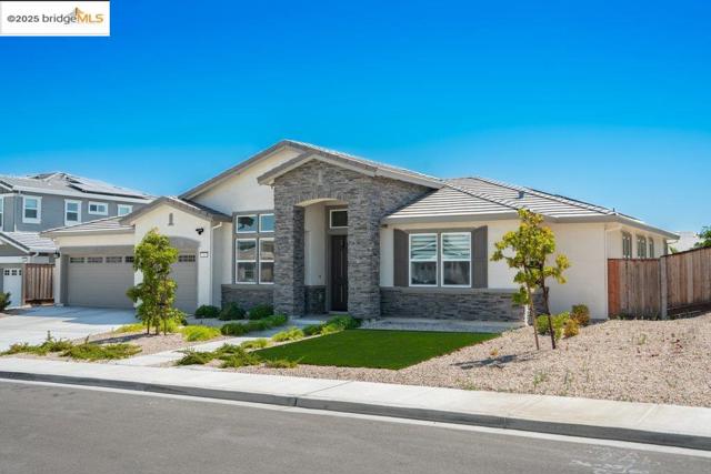 304 Adora Ln, Oakley CA: https://media.crmls.org/mediaz/43913303-9766-4e92-924c-f8a0320d0808.jpg