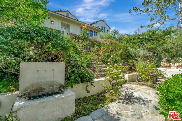 1519 Comstock Avenue, Los Angeles CA: https://media.crmls.org/mediaz/43914e87-6ec4-44e2-ac5f-33e04cd30ca2.jpg