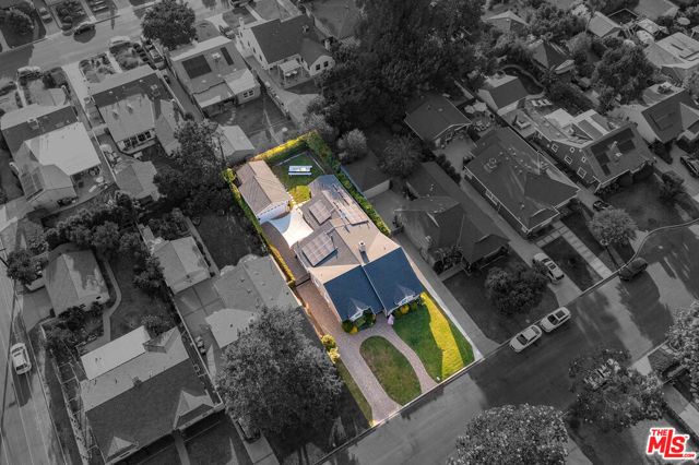 5711 Colbath Avenue, Valley Glen CA: https://media.crmls.org/mediaz/439155d7-9592-438e-b7bc-f8bafc165508.jpg