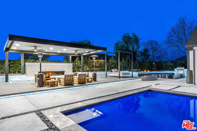 1 Falconridge Drive, Coto de Caza CA: https://media.crmls.org/mediaz/4391cd90-b2a3-45c7-91c3-a3e550c3fa20.jpg
