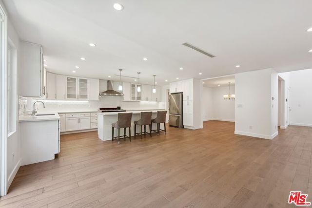 5114 Cedros Avenue, Sherman Oaks CA: https://media.crmls.org/mediaz/4391f1e6-6ca2-4035-841f-42bb900d9f12.jpg