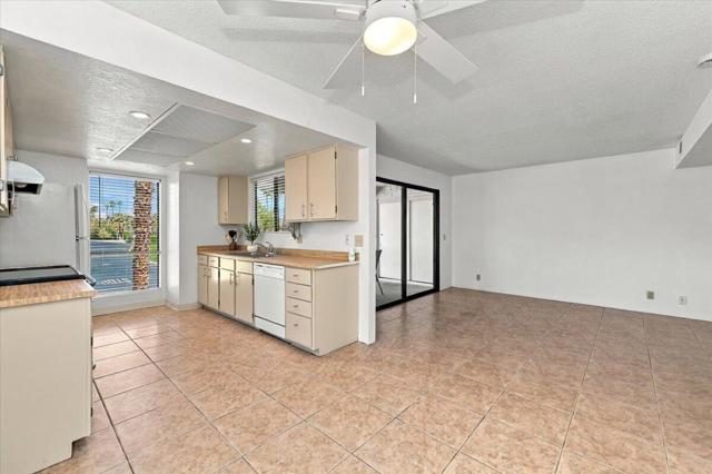 5115 E Waverly Drive #D30, Palm Springs, CA 92264