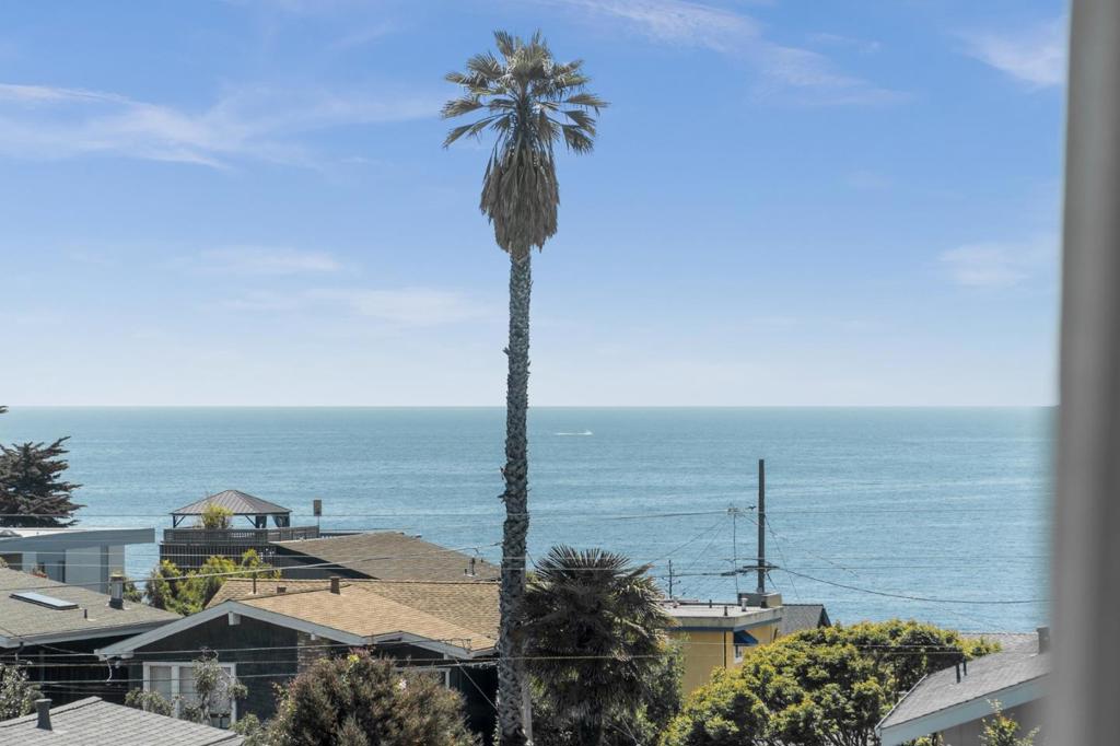 https://media.crmls.org/mediaz/43921fe2-9c0d-4309-bef8-3d0c593a9d21.jpg?preset=X-Large