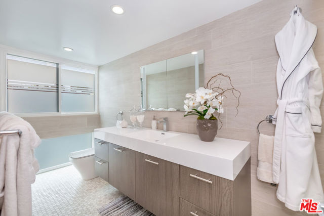 18 Union Jack Street, Marina del Rey CA: https://media.crmls.org/mediaz/4392a6c8-c60d-42e9-8cc2-43d63b4fb54d.jpg