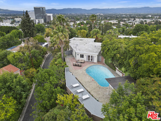 15224 Encanto Drive, Sherman Oaks CA: https://media.crmls.org/mediaz/43931ab6-e2ab-4a35-9eca-b992cbfe601a.jpg