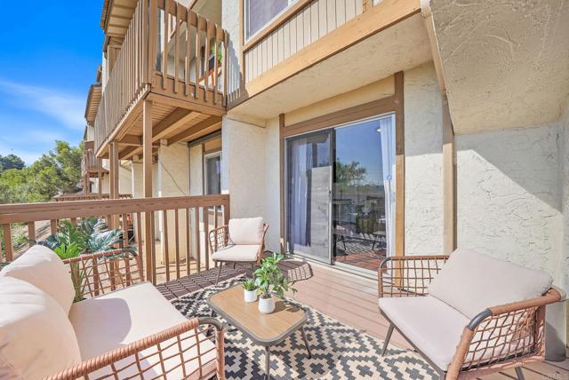 575 Otay Lakes Rd, Chula Vista CA: https://media.crmls.org/mediaz/43934672-45a3-4306-9ddb-22a1f568dd95.jpg