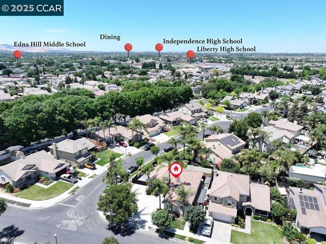 513 Mendota St, Brentwood CA: https://media.crmls.org/mediaz/4393ab2c-e9df-4e4e-8431-08542aa7ed30.jpg