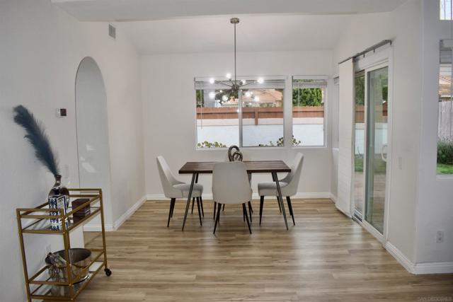 2206 Luz Way, Oceanside CA: https://media.crmls.org/mediaz/43947ffd-f06f-41b5-a8e1-11e467ffb8f3.jpg