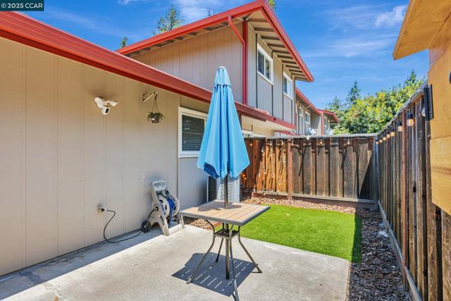 3797 Oxford Cmn, Fremont CA: https://media.crmls.org/mediaz/43948928-4cdf-4899-9187-d986d911b35b.jpg
