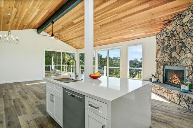 1935 Nautilus St, La Jolla CA: https://media.crmls.org/mediaz/43950254-63ef-4c70-b823-18b0d3f461f6.jpg