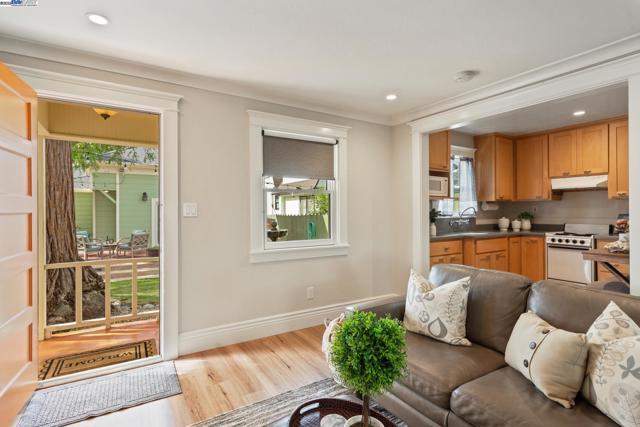 690 S K St, Livermore CA: https://media.crmls.org/mediaz/4395681b-963e-4127-82f7-bc9edb5aed71.jpg