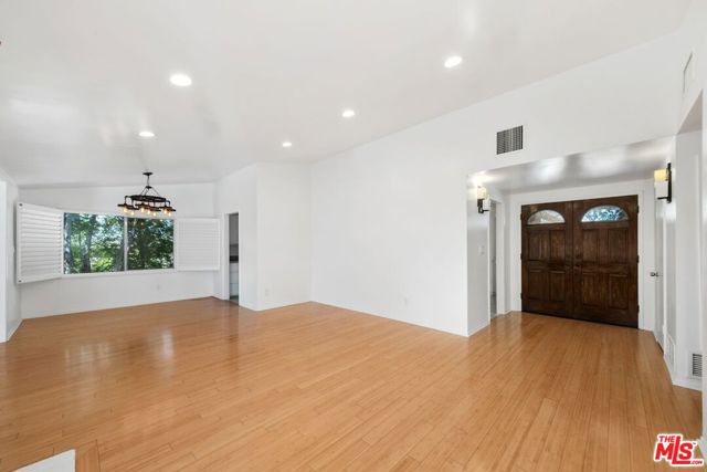 20553 Califa Street, Woodland Hills CA: https://media.crmls.org/mediaz/43957053-f436-4fd0-bfbd-525269e43926.jpg