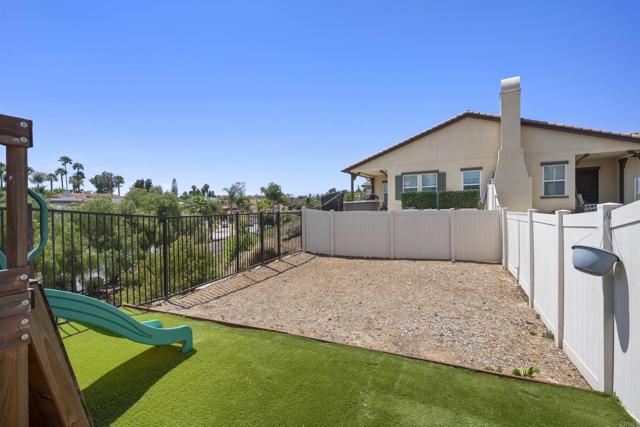 8304 The Grant Place, Bonita CA: https://media.crmls.org/mediaz/4395df2b-d9ce-4132-9b59-72454f45ee38.jpg