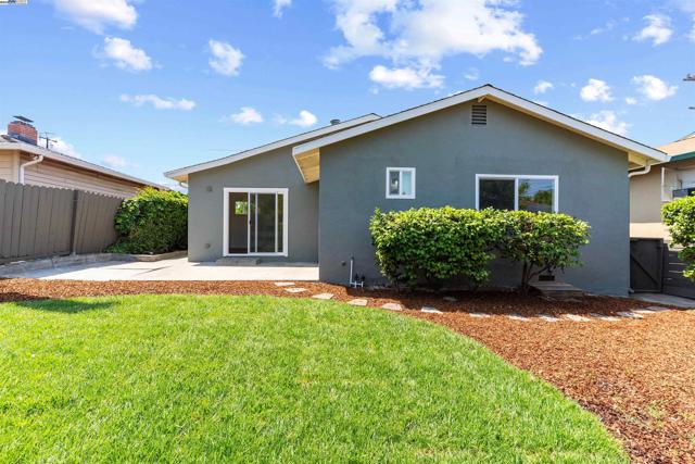 102 W 15Th St, Antioch CA: https://media.crmls.org/mediaz/4395df60-c6ea-4525-9c05-3ad28cd7c9ea.jpg