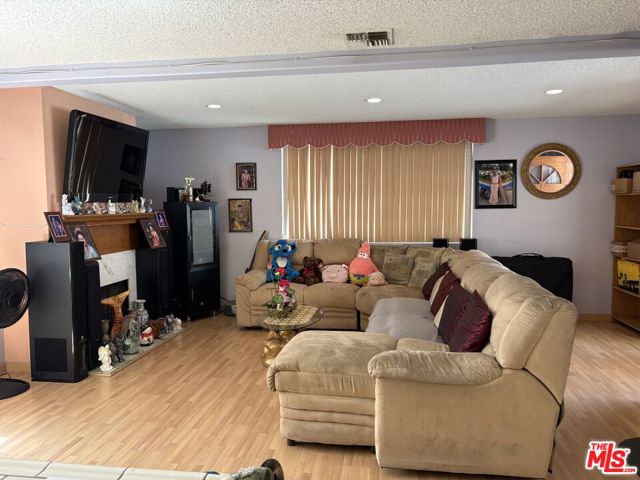 14411 Nordhoff Street, Panorama City CA: https://media.crmls.org/mediaz/439610b0-b5b2-44a1-bdd6-27f12f0b039c.jpg