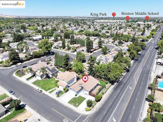 738 Valley Green Dr, Brentwood CA: https://media.crmls.org/mediaz/4396b8ff-2074-4304-828a-d1a3493212d3.jpg