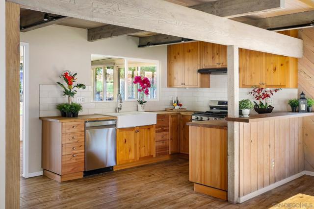 30408 Lennie Dr, Valley Center CA: https://media.crmls.org/mediaz/43971fb7-b310-4492-803b-c55039480efd.jpg