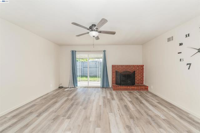 324 Eva Ct, Manteca CA: https://media.crmls.org/mediaz/4397c4c7-8c74-4794-9f2e-f8310d646d09.jpg