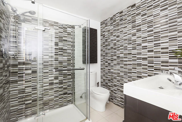 421 Beech Street, Los Angeles CA: https://media.crmls.org/mediaz/439801f5-e218-4ae7-ad15-ade276a1e326.jpg