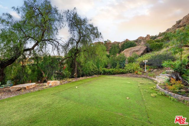 8657 Valley Flores Drive, West Hills CA: https://media.crmls.org/mediaz/43982a1c-cfca-4bd8-bf51-19c275f7330d.jpg